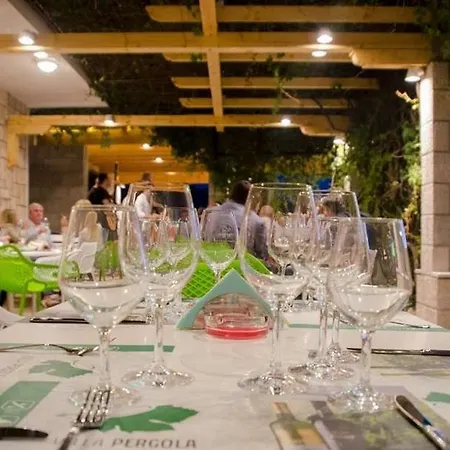 Pergola فندق تريبينيي